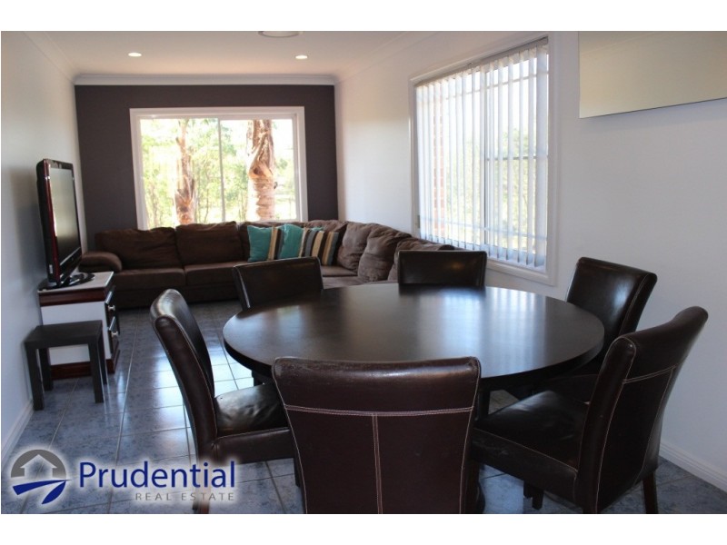 2 Seine Place, Kearns NSW 2558