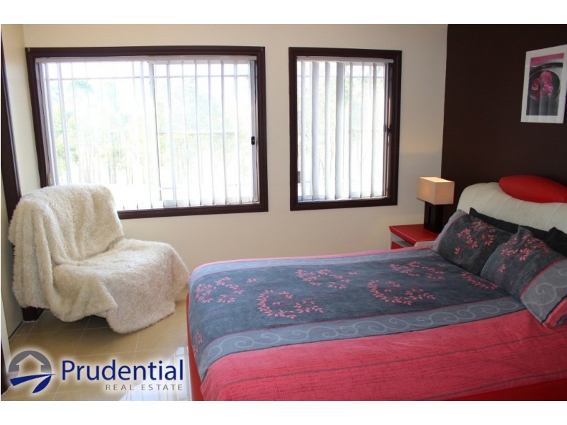 2 Seine Place, Kearns NSW 2558