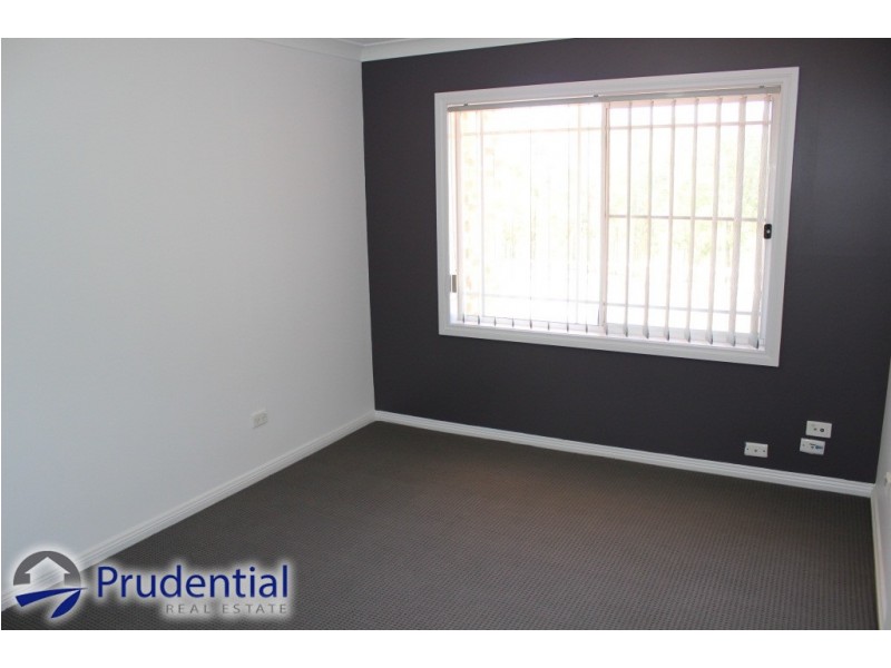 2 Seine Place, Kearns NSW 2558