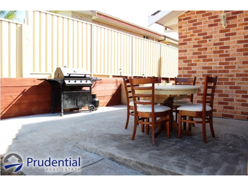 2 Seine Place, Kearns NSW 2558
