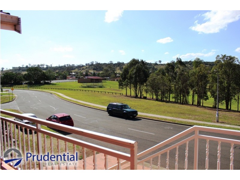 2 Seine Place, Kearns NSW 2558