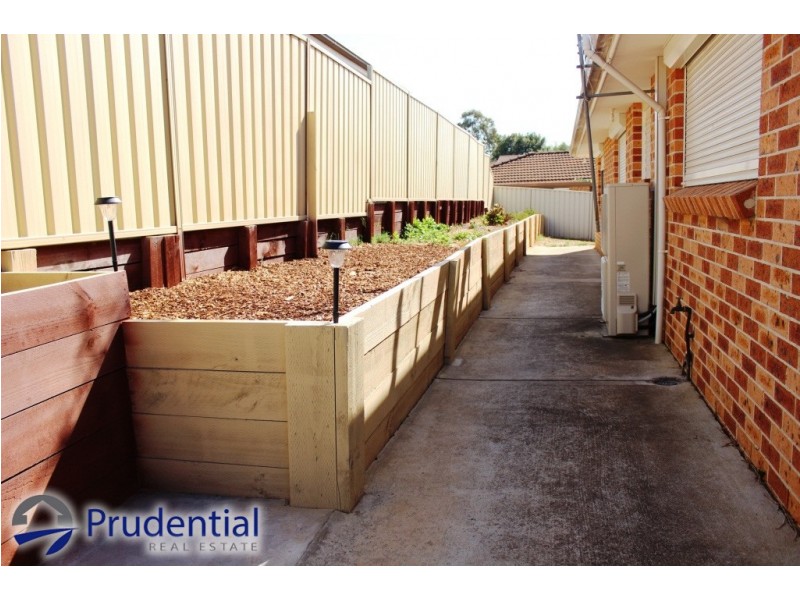 2 Seine Place, Kearns NSW 2558
