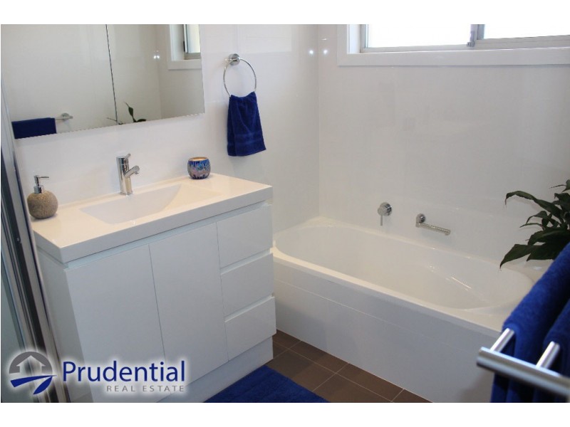 66 Old Kent Rd, Ruse NSW 2560