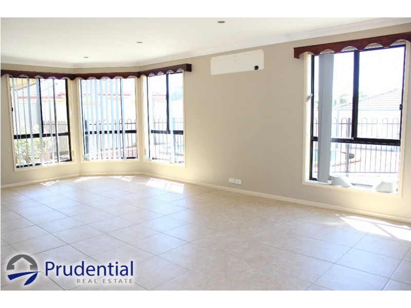 32 McLaughlin Circuit, Bradbury NSW 2560