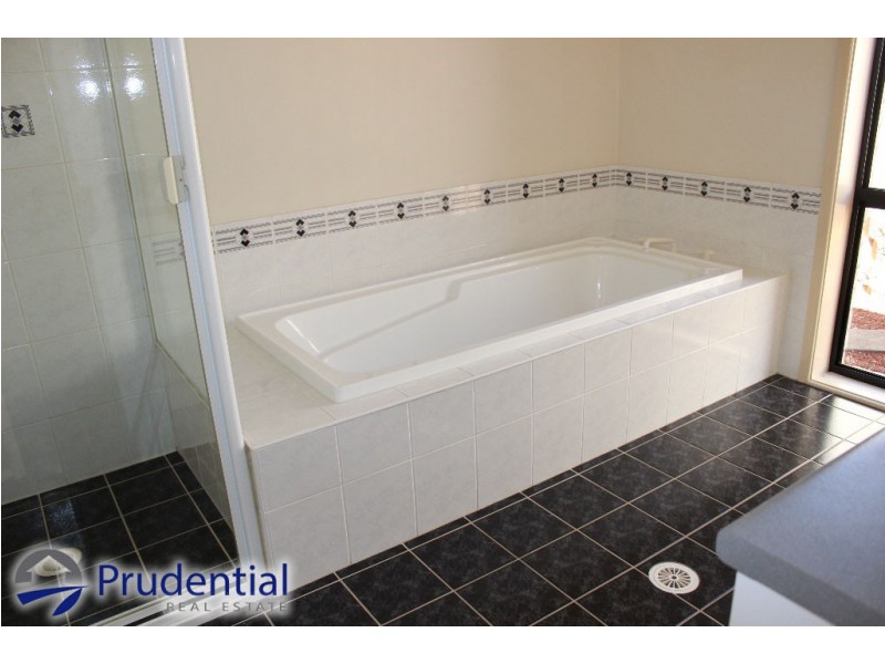 32 McLaughlin Circuit, Bradbury NSW 2560