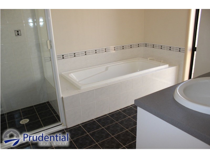 32 McLaughlin Circuit, Bradbury NSW 2560