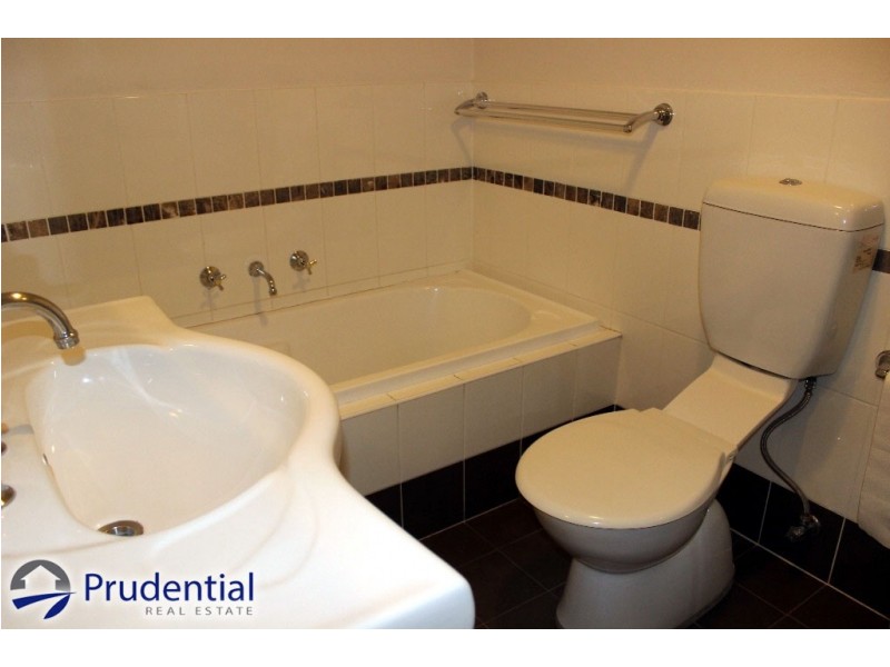 6/13 Chamberlain Street, Campbelltown NSW 2560