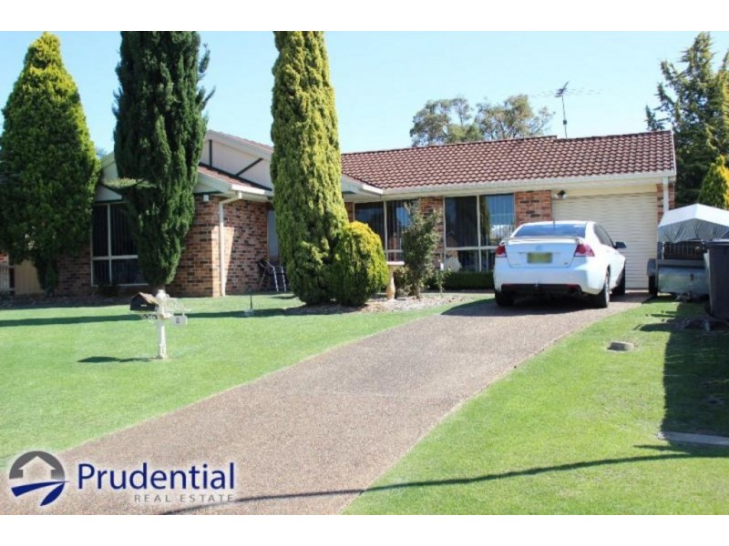 4 Franscisco Cresent, Rosemeadow NSW 2560