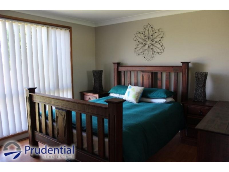 4 Franscisco Cresent, Rosemeadow NSW 2560