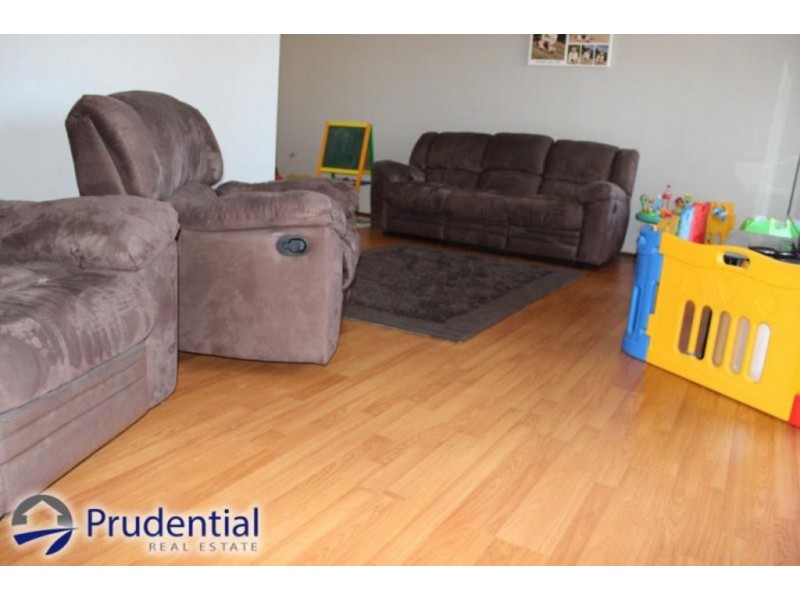 4 Franscisco Cresent, Rosemeadow NSW 2560