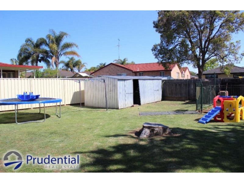 4 Franscisco Cresent, Rosemeadow NSW 2560