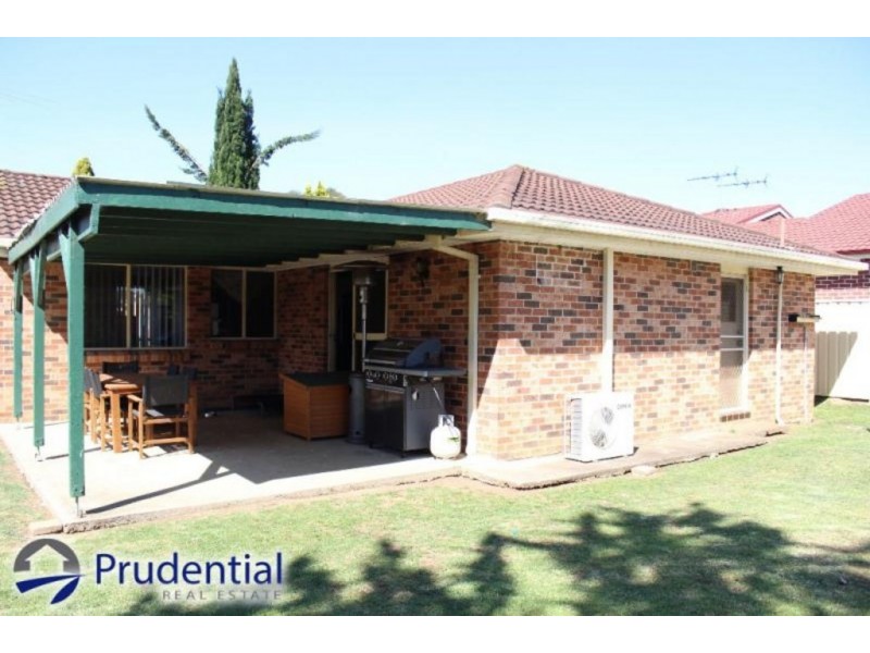 4 Franscisco Cresent, Rosemeadow NSW 2560