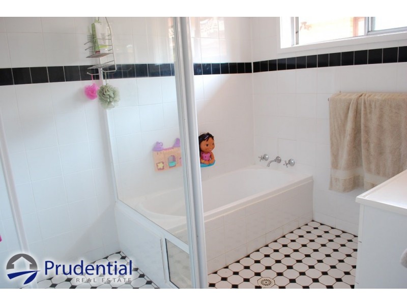 15 Turimetta Ave, Leumeah NSW 2560