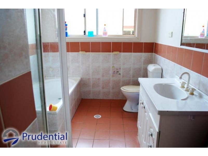 2 Andrews Place, St Helens Park NSW 2560