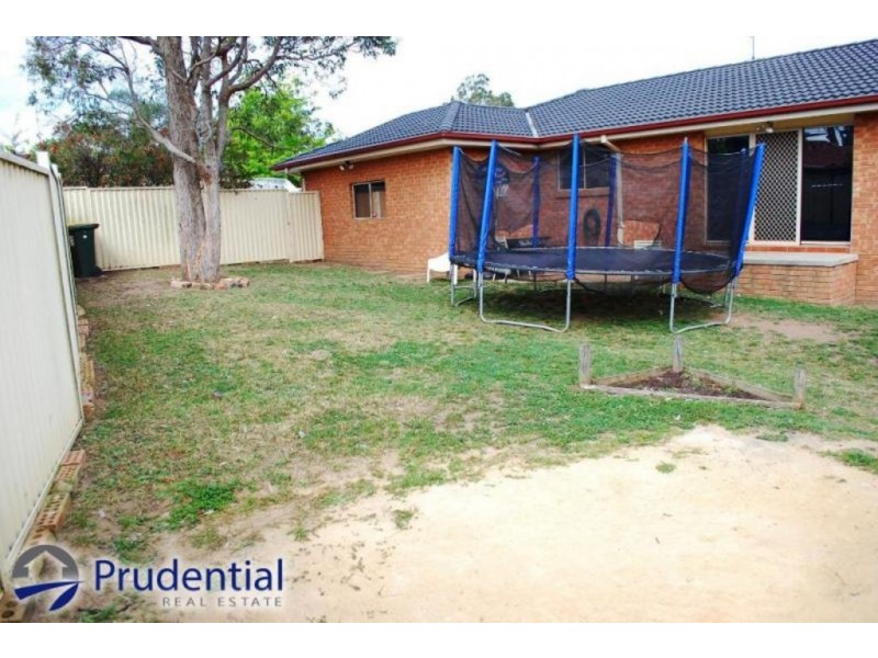 2 Andrews Place, St Helens Park NSW 2560