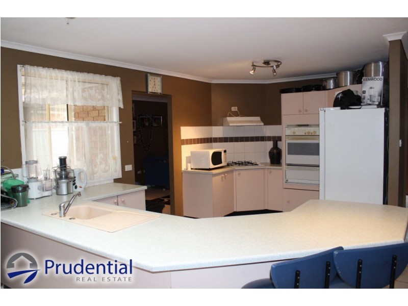 41 Lyrebird Crescent, Green Valley NSW 2168