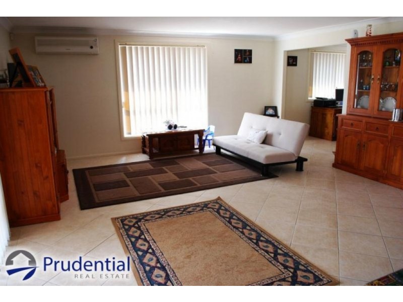 48 Fullerton Circuit, St Helens Park NSW 2560