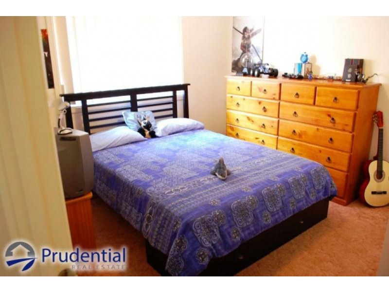 48 Fullerton Circuit, St Helens Park NSW 2560