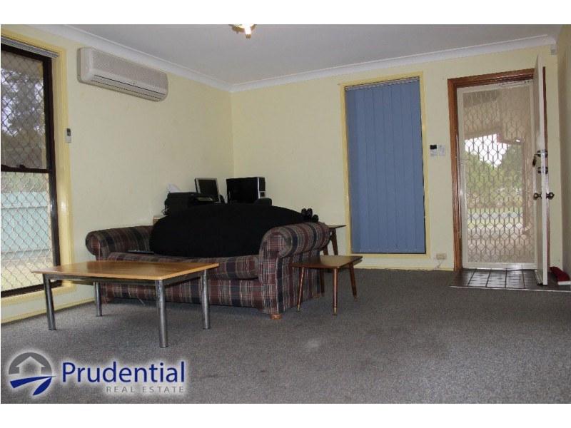 15 Rangers Road, St Helens Park NSW 2560