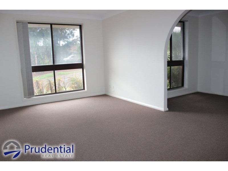 10 Demetrius Road, Rosemeadow NSW 2560