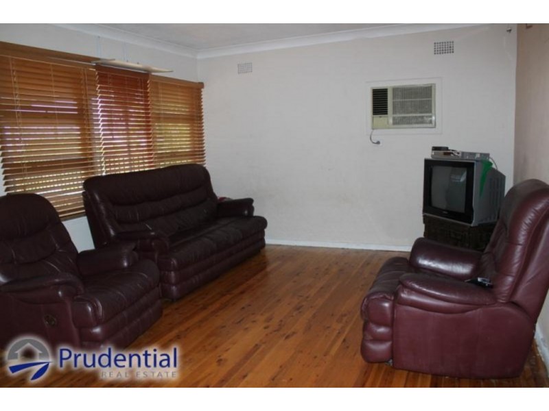 32 Carcoola Street, Campbelltown NSW 2560