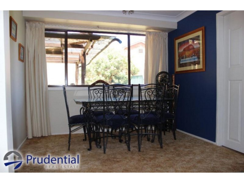 25 Akuna Avenue, Bradbury NSW 2560
