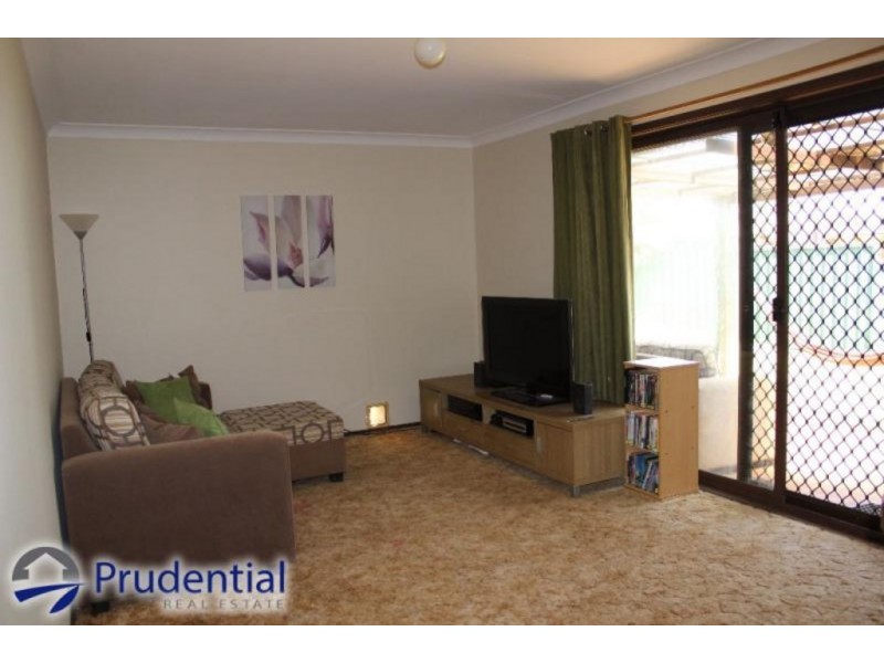 25 Akuna Avenue, Bradbury NSW 2560