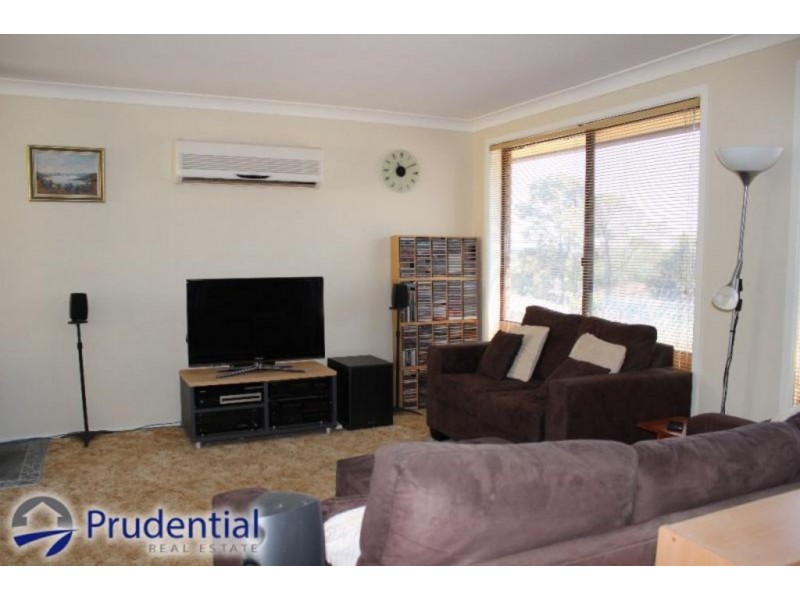 25 Akuna Avenue, Bradbury NSW 2560