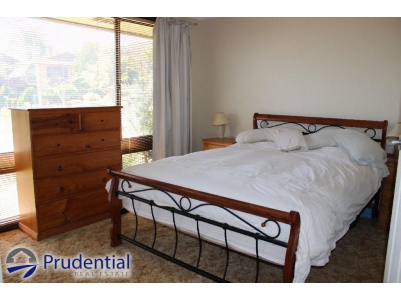 25 Akuna Avenue, Bradbury NSW 2560