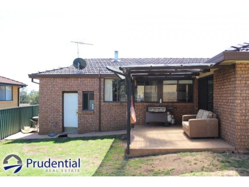 25 Akuna Avenue, Bradbury NSW 2560