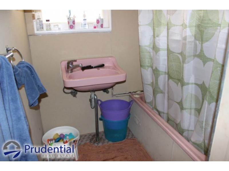 16 Carcoola Crescent, Campbelltown NSW 2560