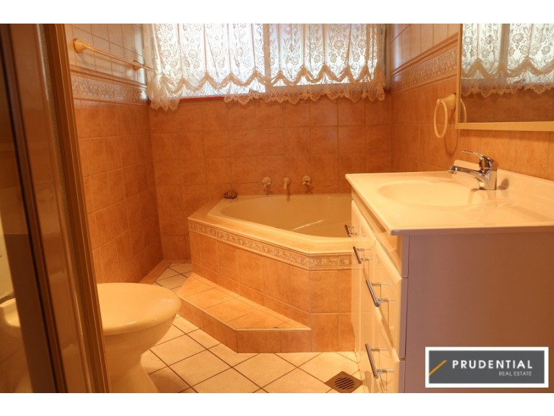 18 Uther Avenue, Bradbury NSW 2560