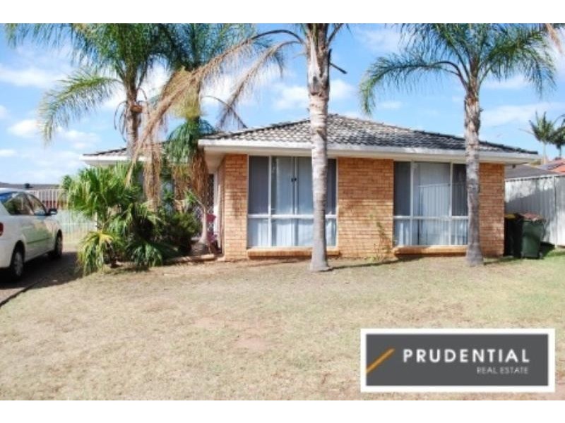 10 Wignell Place, Mount Annan NSW 2567