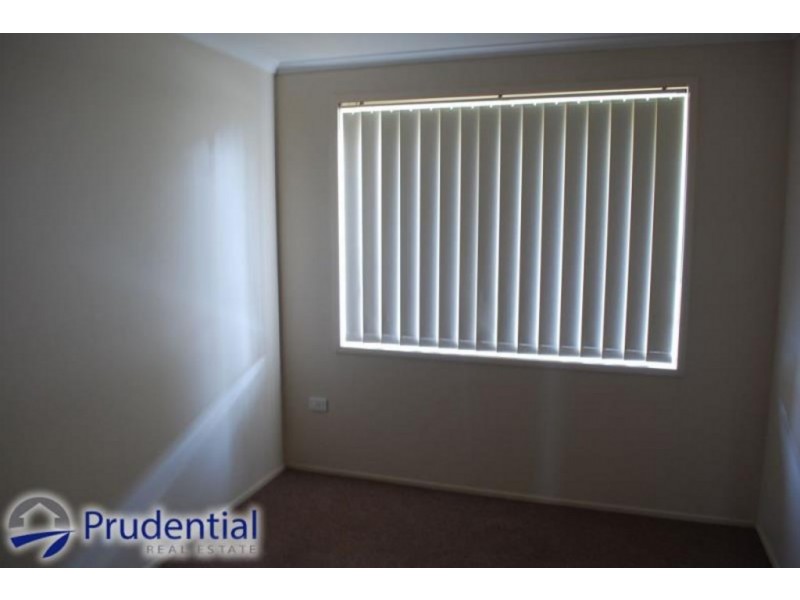 10 Melba Place, St Helens Park NSW 2560