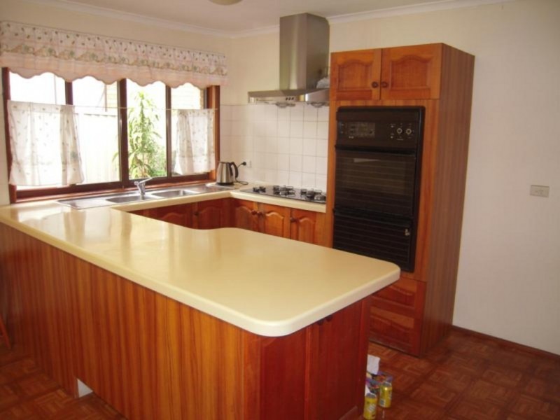 4 Ash Close, Bossley Park NSW 2176