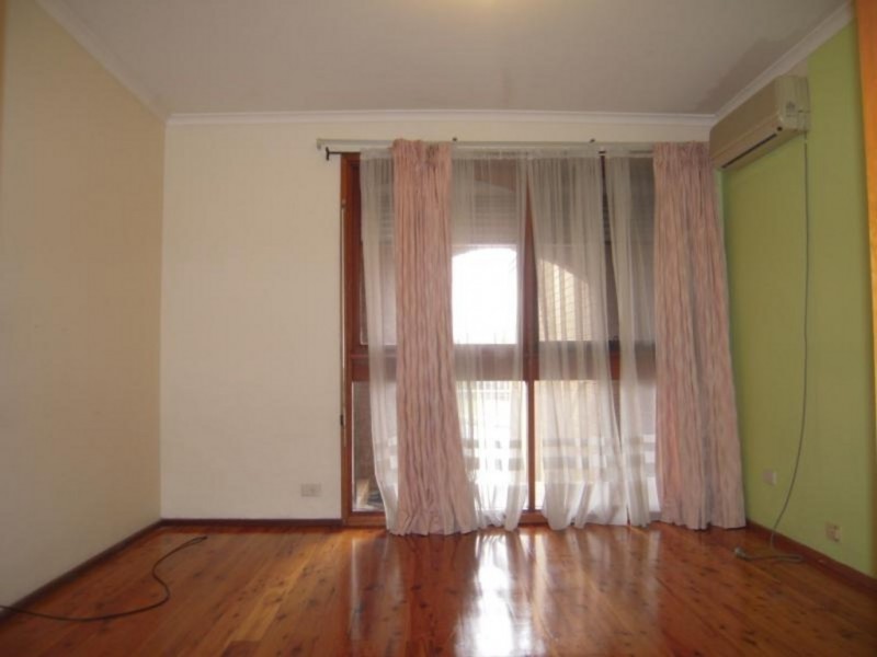 4 Ash Close, Bossley Park NSW 2176