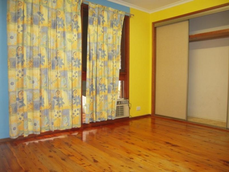 4 Ash Close, Bossley Park NSW 2176