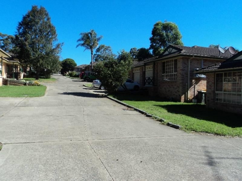 8/6 Westmoreland Rd, Minto NSW 2566