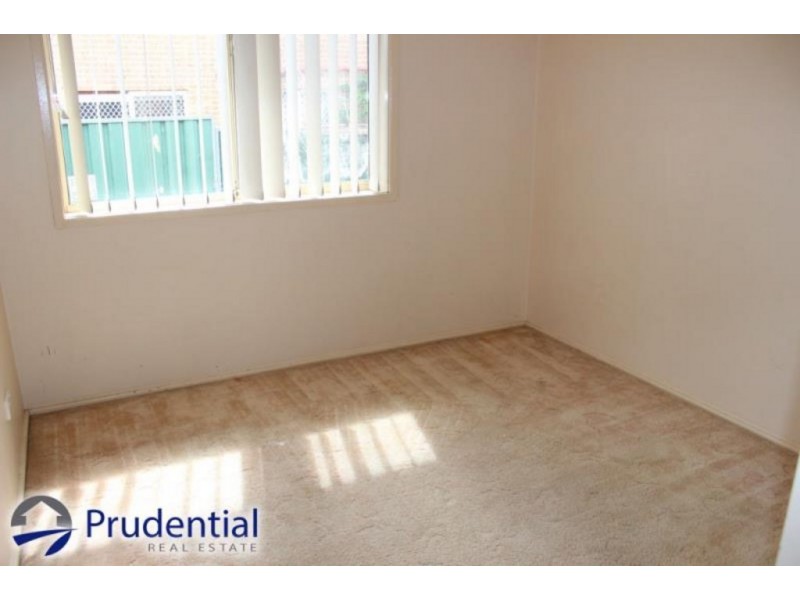 8/6 Westmoreland Rd, Minto NSW 2566