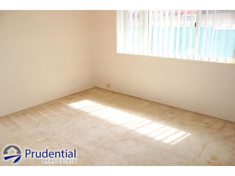 8/6 Westmoreland Rd, Minto NSW 2566