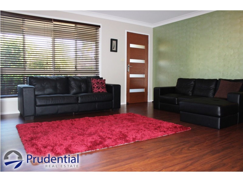 6 Mackillop Crescent, St Helens Park NSW 2560