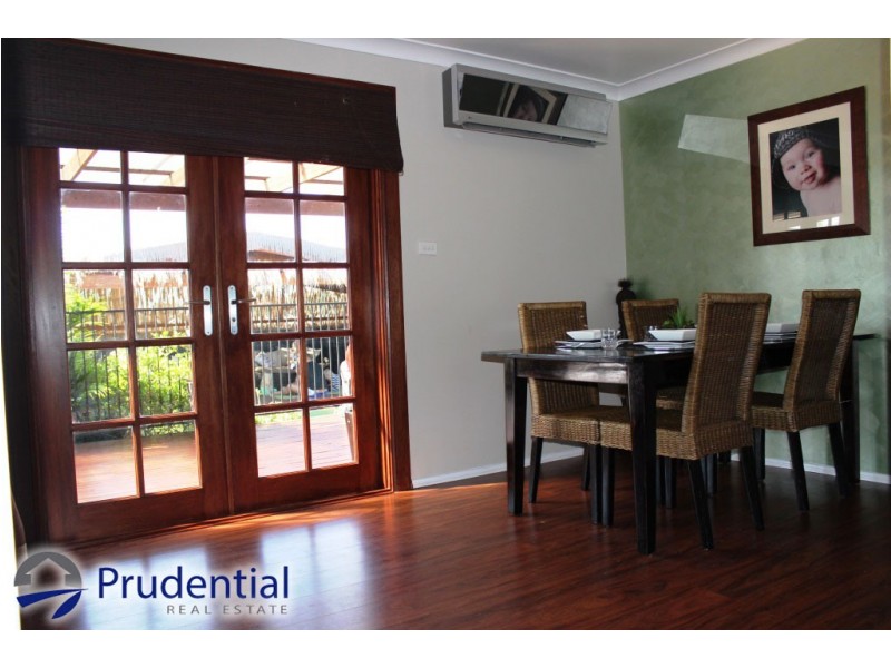 6 Mackillop Crescent, St Helens Park NSW 2560