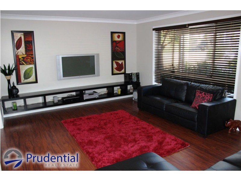 6 Mackillop Crescent, St Helens Park NSW 2560