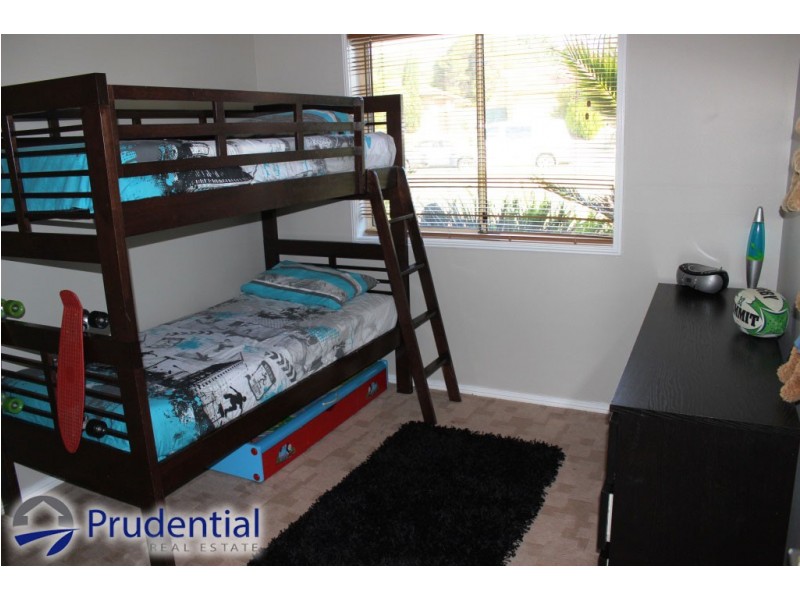 6 Mackillop Crescent, St Helens Park NSW 2560