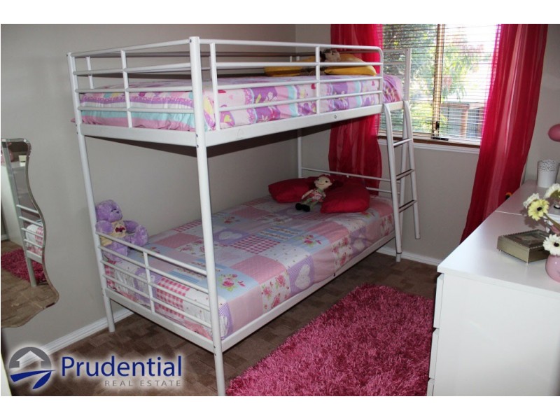 6 Mackillop Crescent, St Helens Park NSW 2560