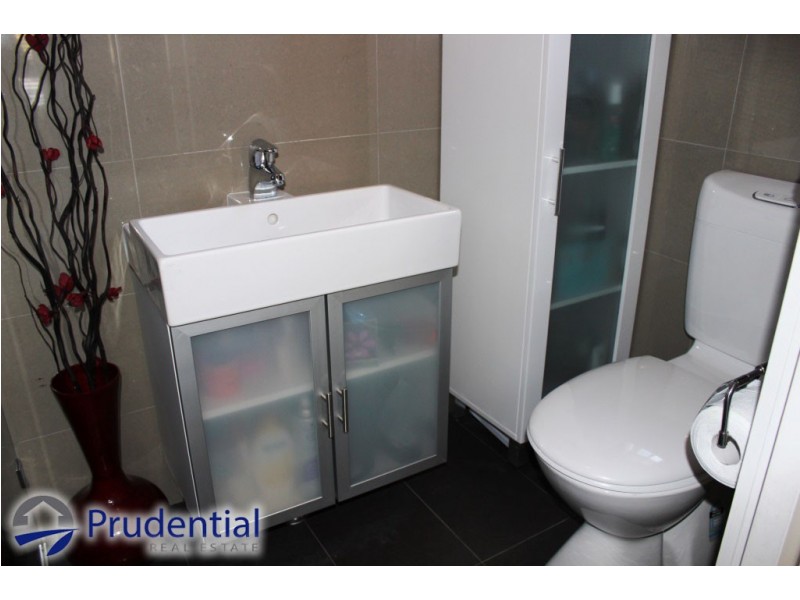 6 Mackillop Crescent, St Helens Park NSW 2560