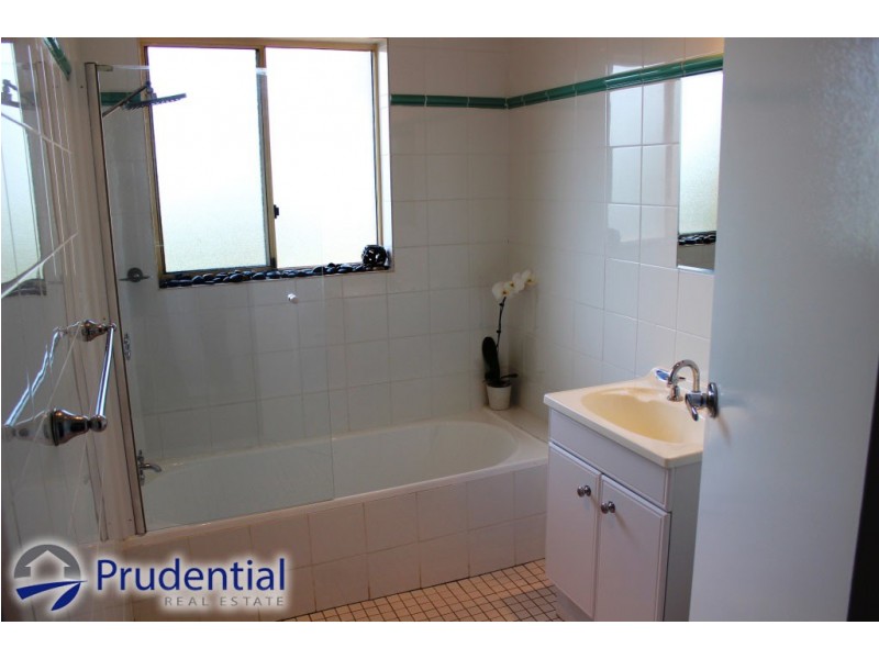 6 Mackillop Crescent, St Helens Park NSW 2560