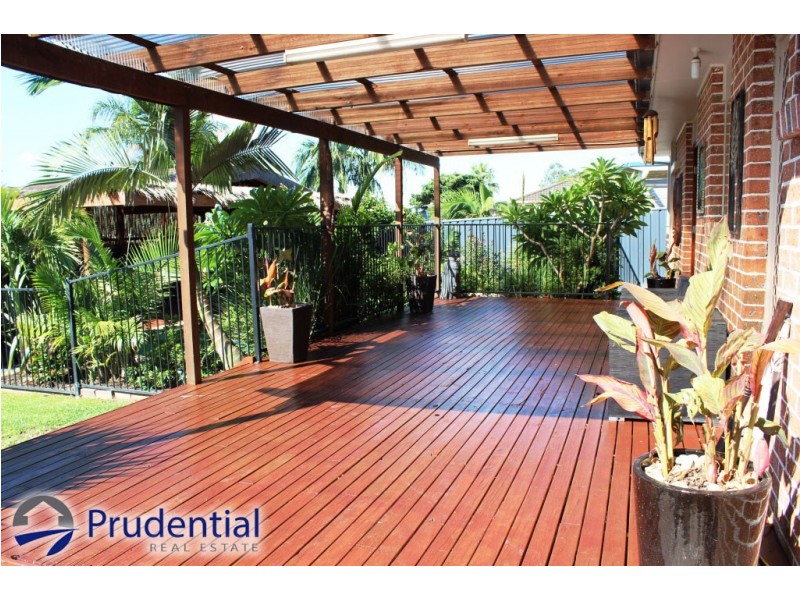 6 Mackillop Crescent, St Helens Park NSW 2560