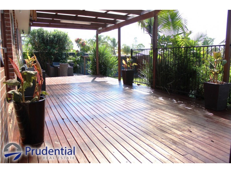 6 Mackillop Crescent, St Helens Park NSW 2560