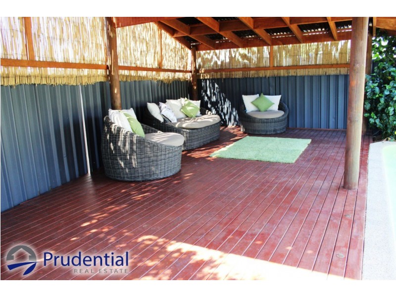 6 Mackillop Crescent, St Helens Park NSW 2560